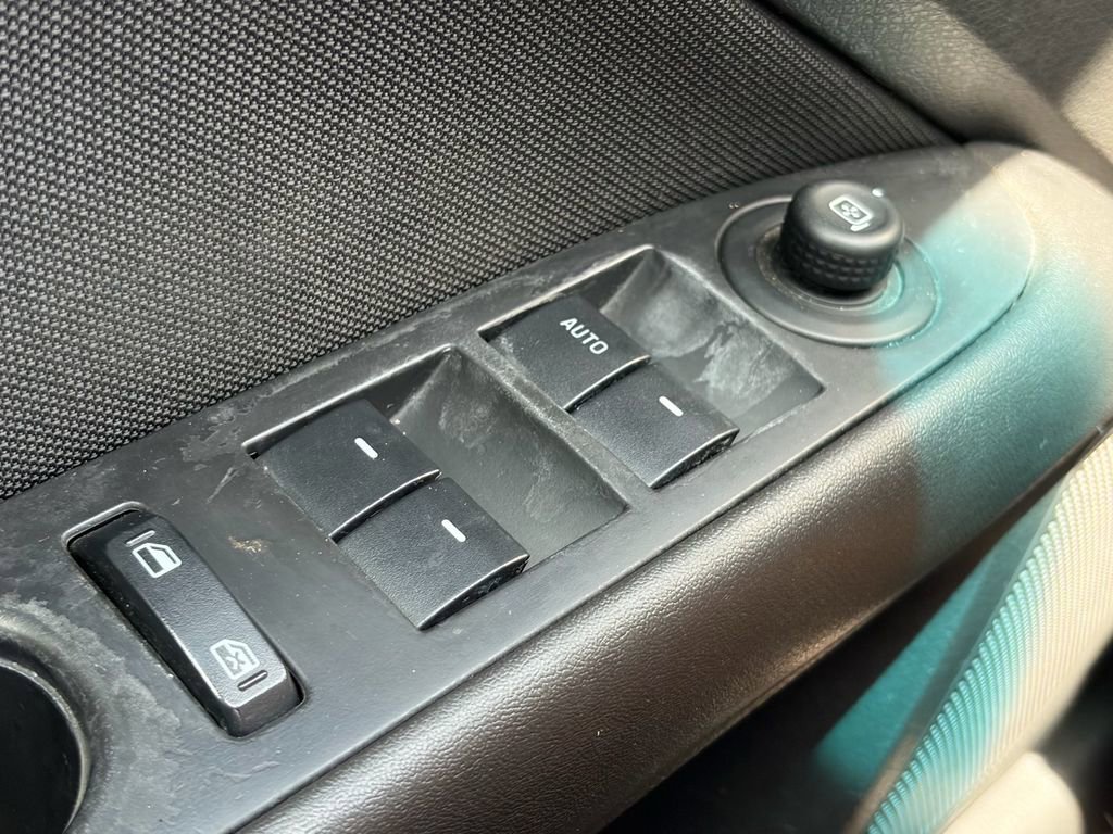 Used 2010 Ford Fusion SE FWD image 11