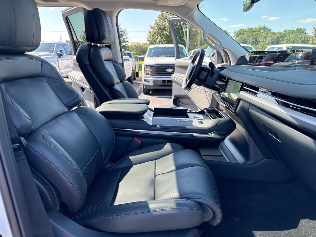 New 2027 Lincoln Navigator L Reserve AWD/4WD image 23