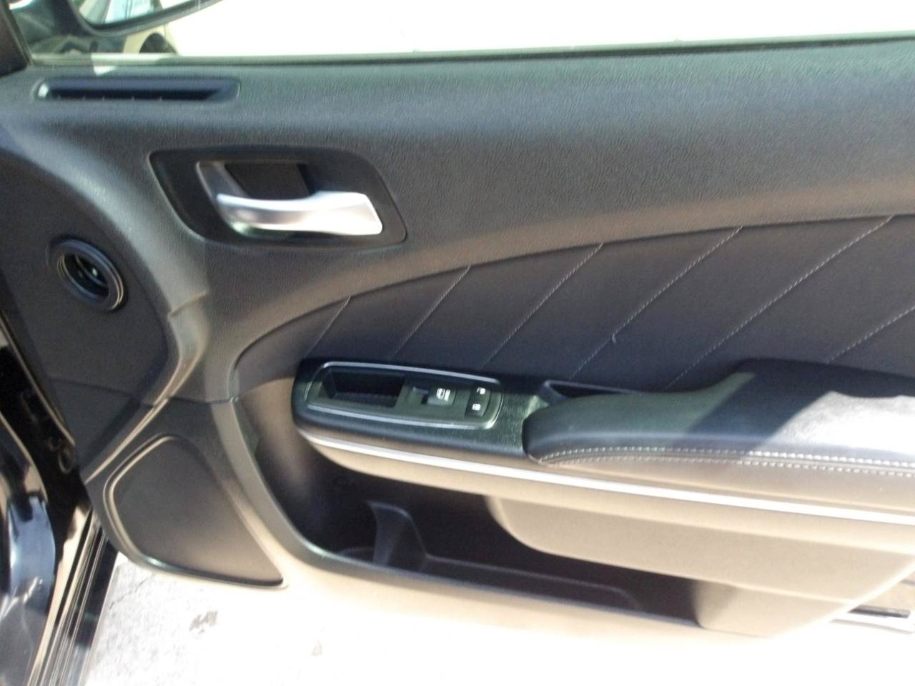 Used 2016 Dodge Charger SXT RWD image 9