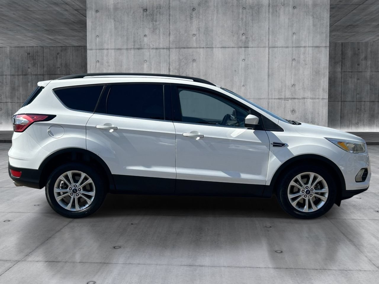 Used 2018 Ford Escape SE FWD image 6