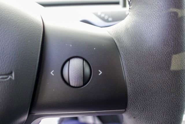 Used 2025 Tesla Model Y Long Range image 14