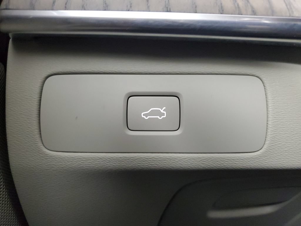 Certified 2023 Volvo XC90 B6 Core w/ Protection Package Premier AWD/4WD image 37