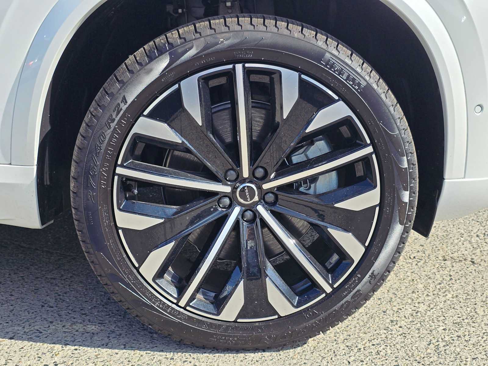 Used 2025 Volvo XC90 T8 Plus w/ Protection Package Premier AWD/4WD image 9