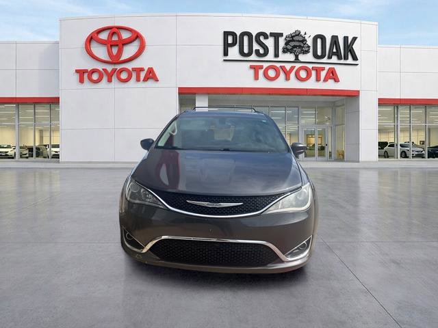 Used 2017 Chrysler Pacifica Touring-L image 10