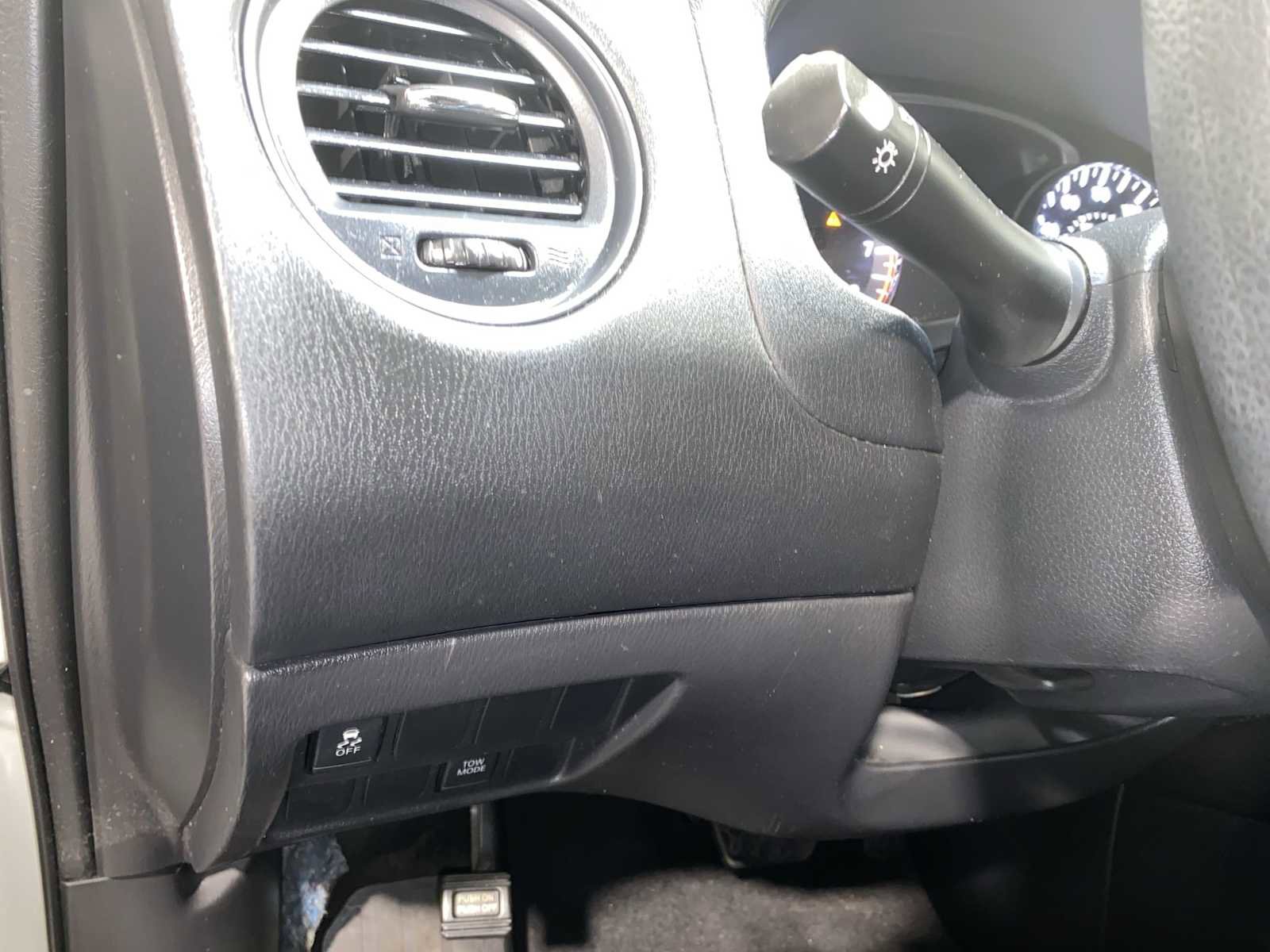 Used 2019 Nissan Pathfinder S AWD/4WD image 23