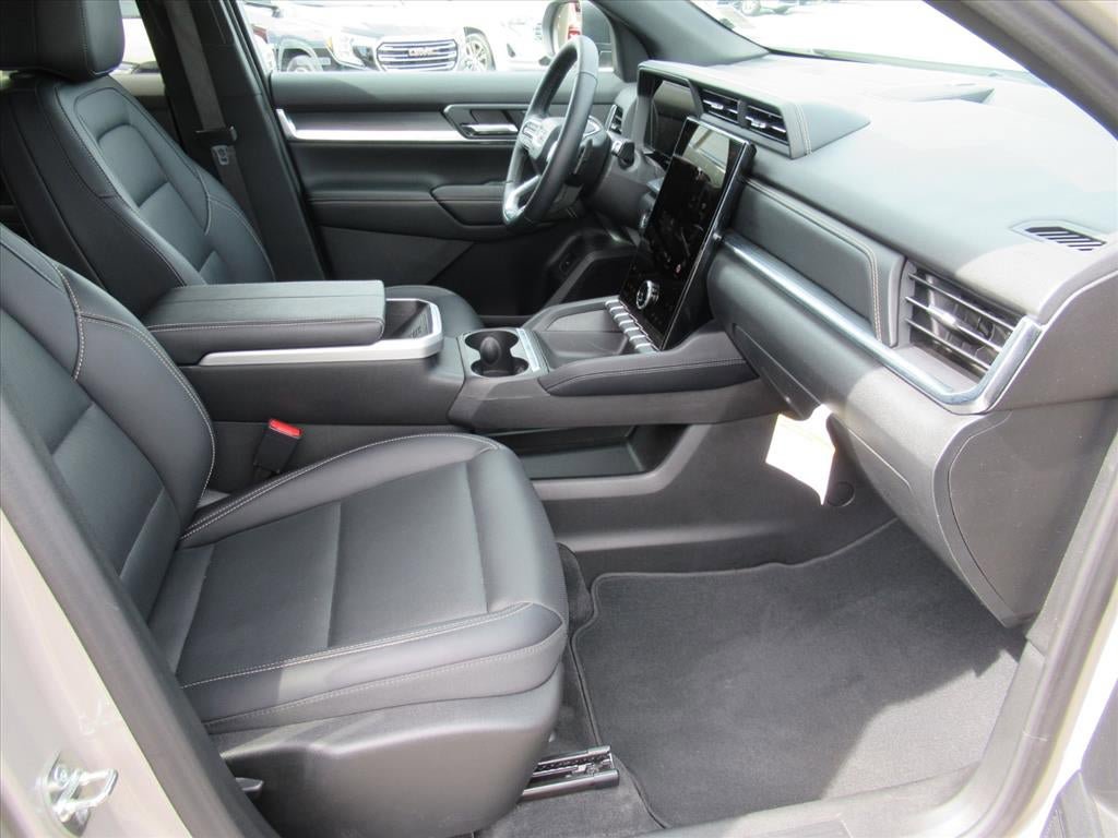 Used 2025 GMC Terrain Elevation w/ Elevation Premium Package AWD/4WD image 9