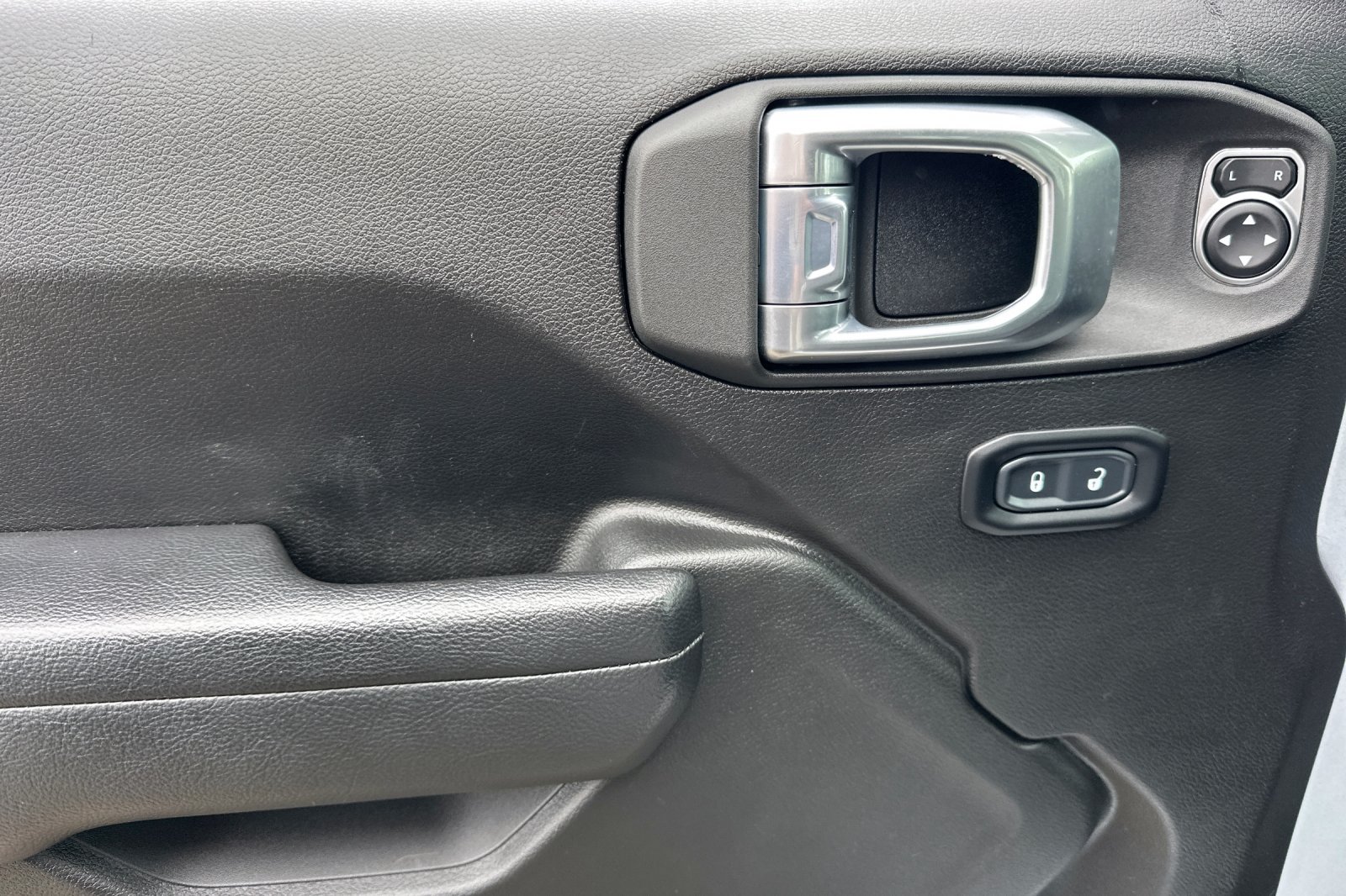 Used 2023 Jeep Wrangler Unlimited AWD/4WD image 10