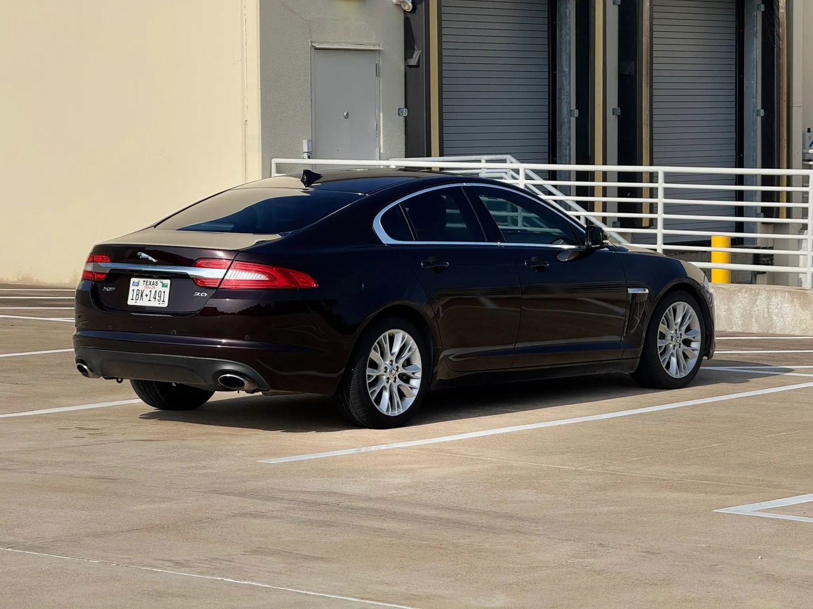 Used 2013 Jaguar XF 3.0 RWD image 7