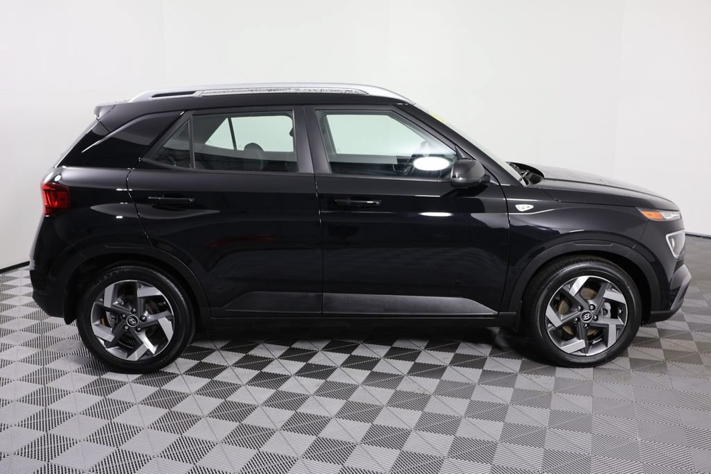 Used 2024 Hyundai Venue SEL FWD image 9