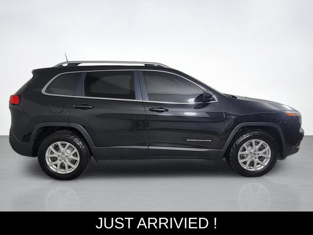 Used 2016 Jeep Cherokee Latitude AWD/4WD image 2