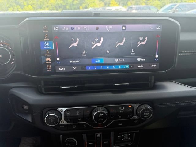 Used 2025 Jeep Gladiator Sport AWD/4WD image 14