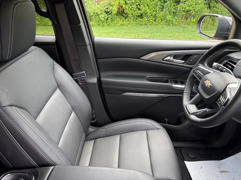 New 2026 Chevrolet Traverse LT w/ Driver Confidence Package AWD/4WD image 37