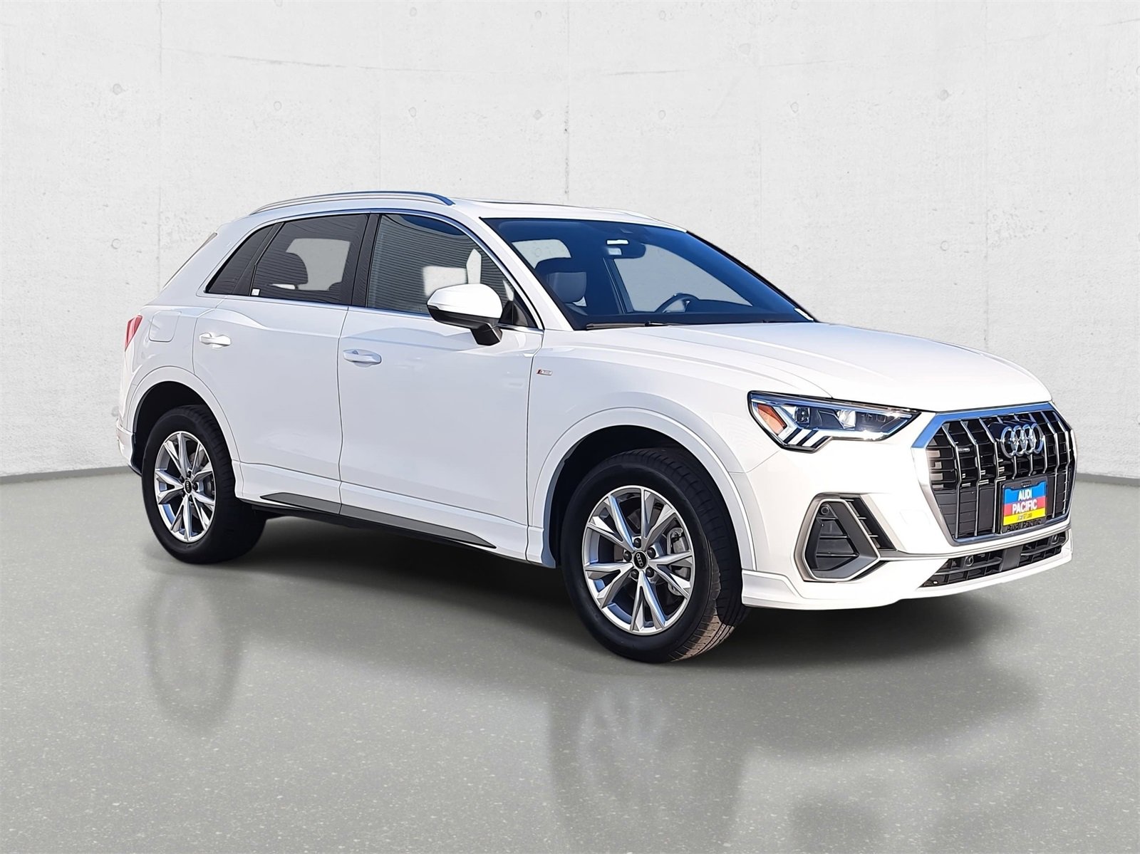 Used 2023 Audi Q3 2.0T Premium image 3