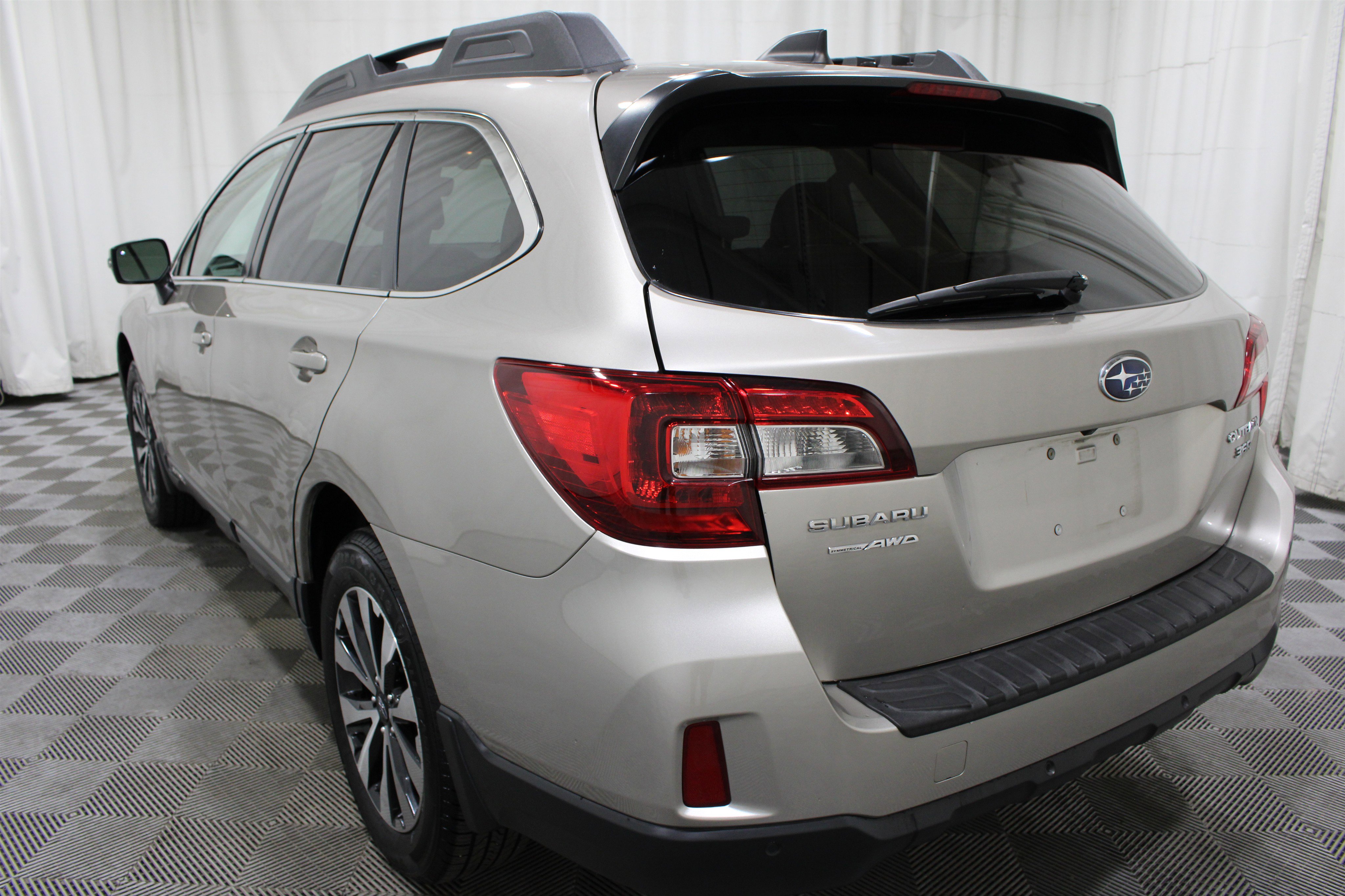 Used 2017 Subaru Outback 3.6R Limited AWD/4WD image 35
