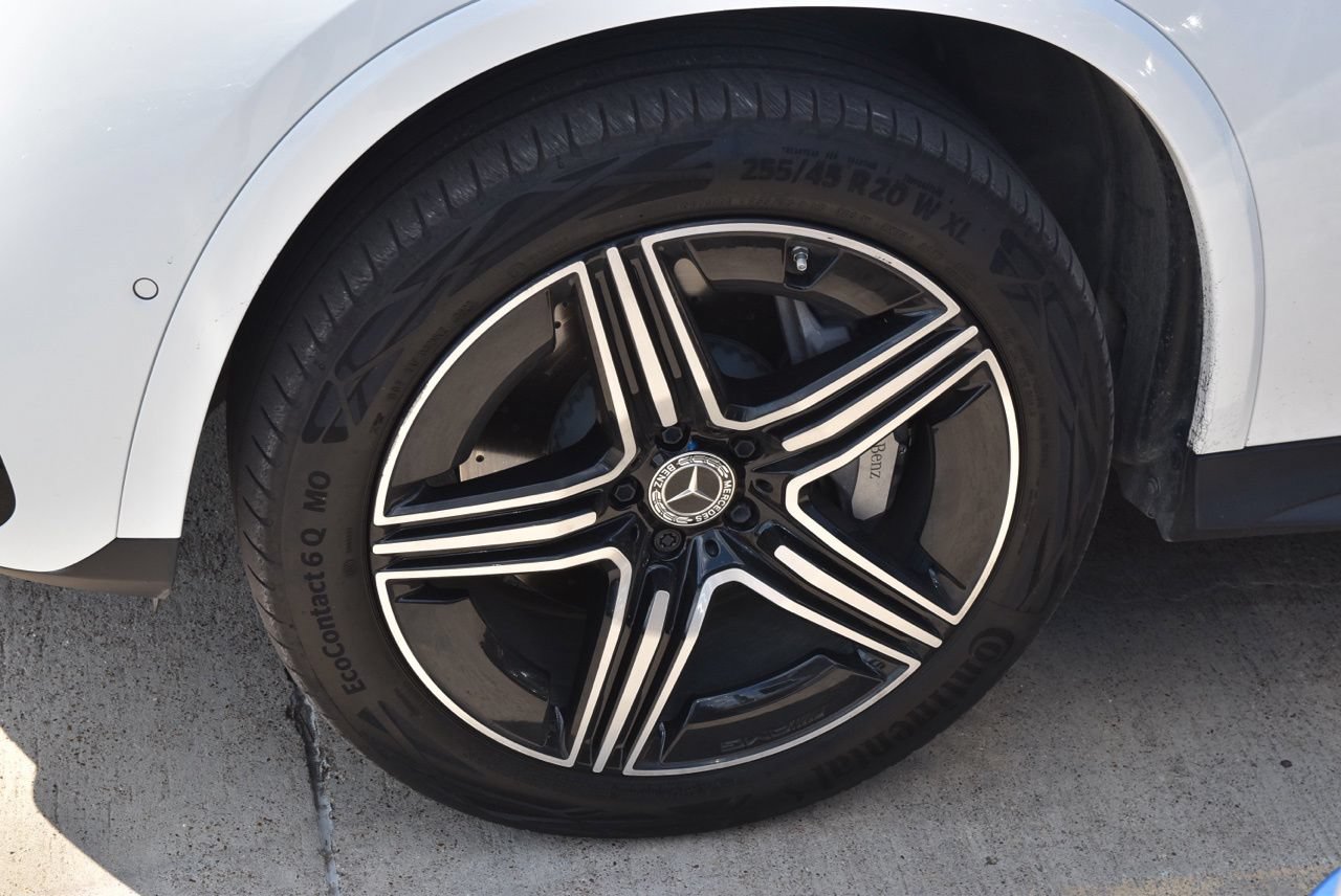 Used 2024 Mercedes-Benz GLC 300 4MATIC image 12