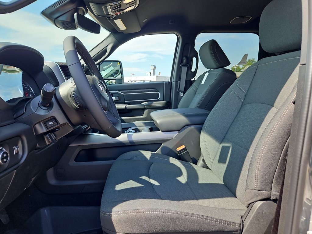 New 2027 RAM 3500 Big Horn AWD/4WD image 17