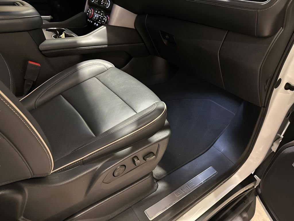 Used 2023 GMC Yukon SLT image 15