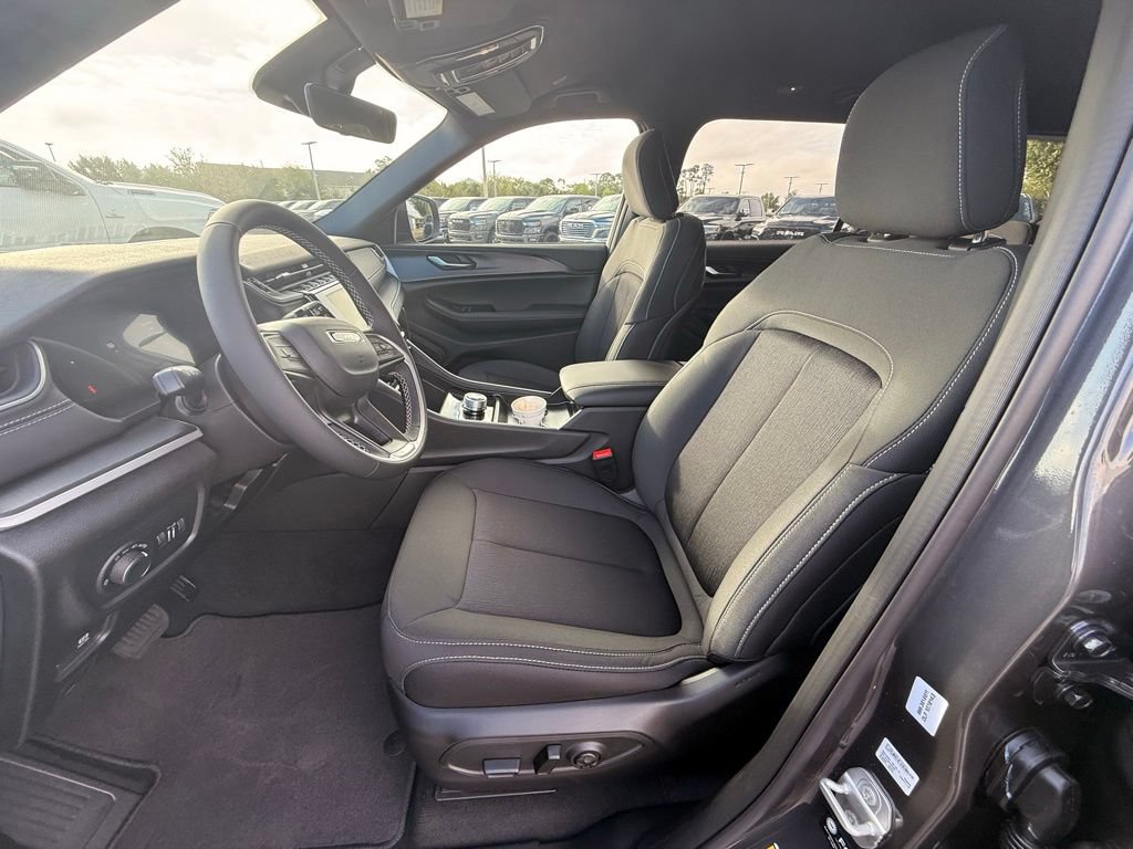 New 2026 Jeep Grand Cherokee L Laredo AWD/4WD image 9