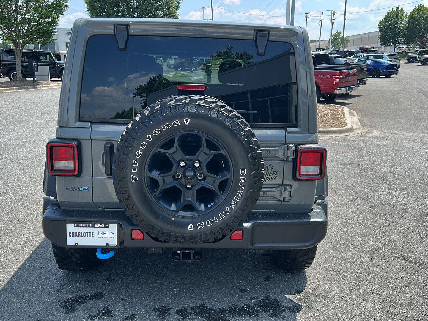 Used 2023 Jeep Wrangler Unlimited w/ Sun & Screen Package AWD/4WD image 4