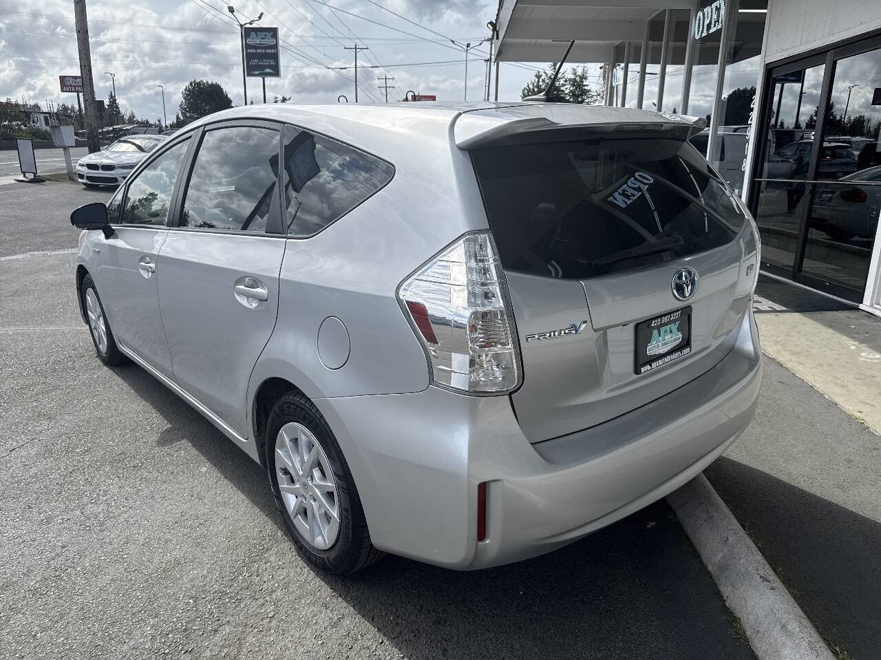 Used 2014 Toyota Prius V Three FWD image 4