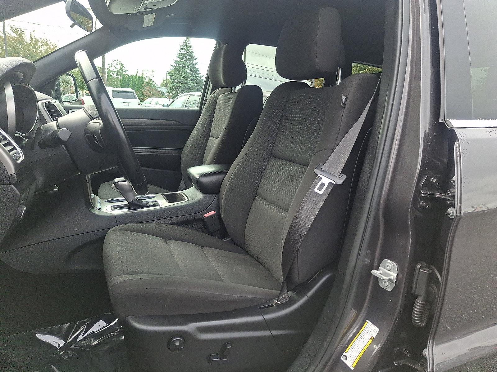 Used 2020 Jeep Grand Cherokee Laredo AWD/4WD image 13