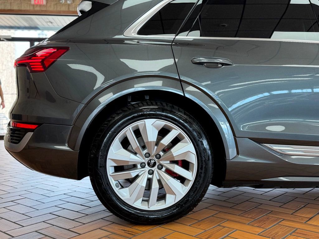 Used 2024 Audi SQ8 e-tron Premium Plus w/ AC Charging Package AWD/4WD image 15