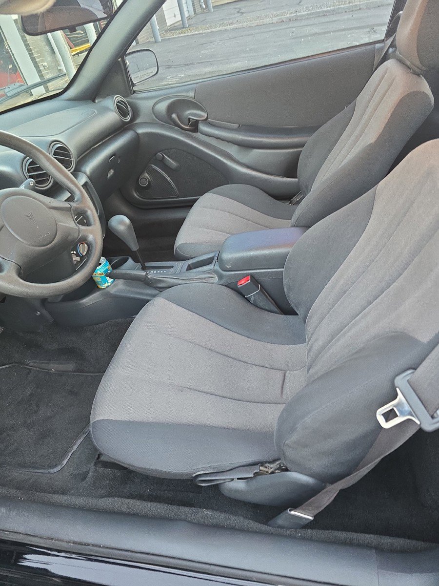 Used 2005 Pontiac Sunfire Coupe w/ 1SB Preferred Equipment Group image 3