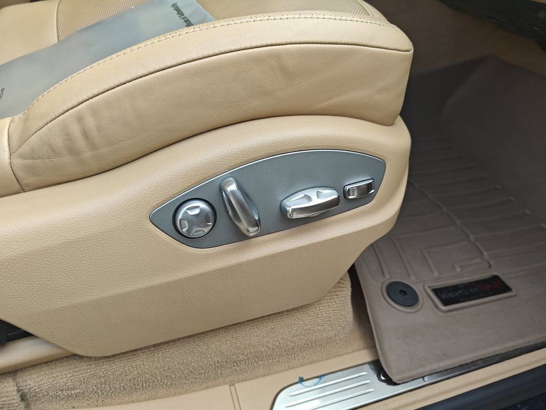 Used 2015 Porsche Cayenne Diesel w/ Premium Package image 19