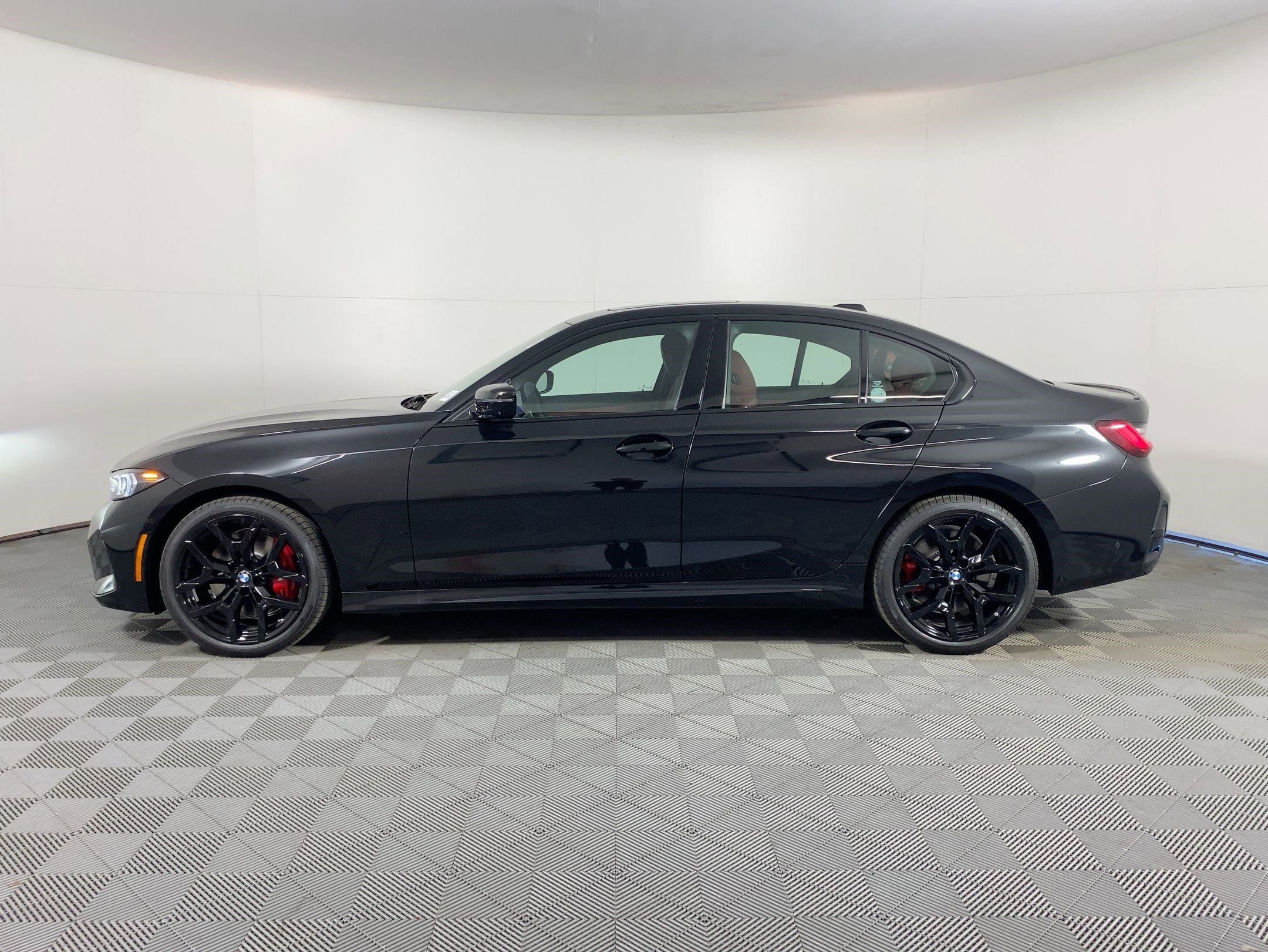 Used 2026 BMW 330i Sedan w/ M Sport Package image 2