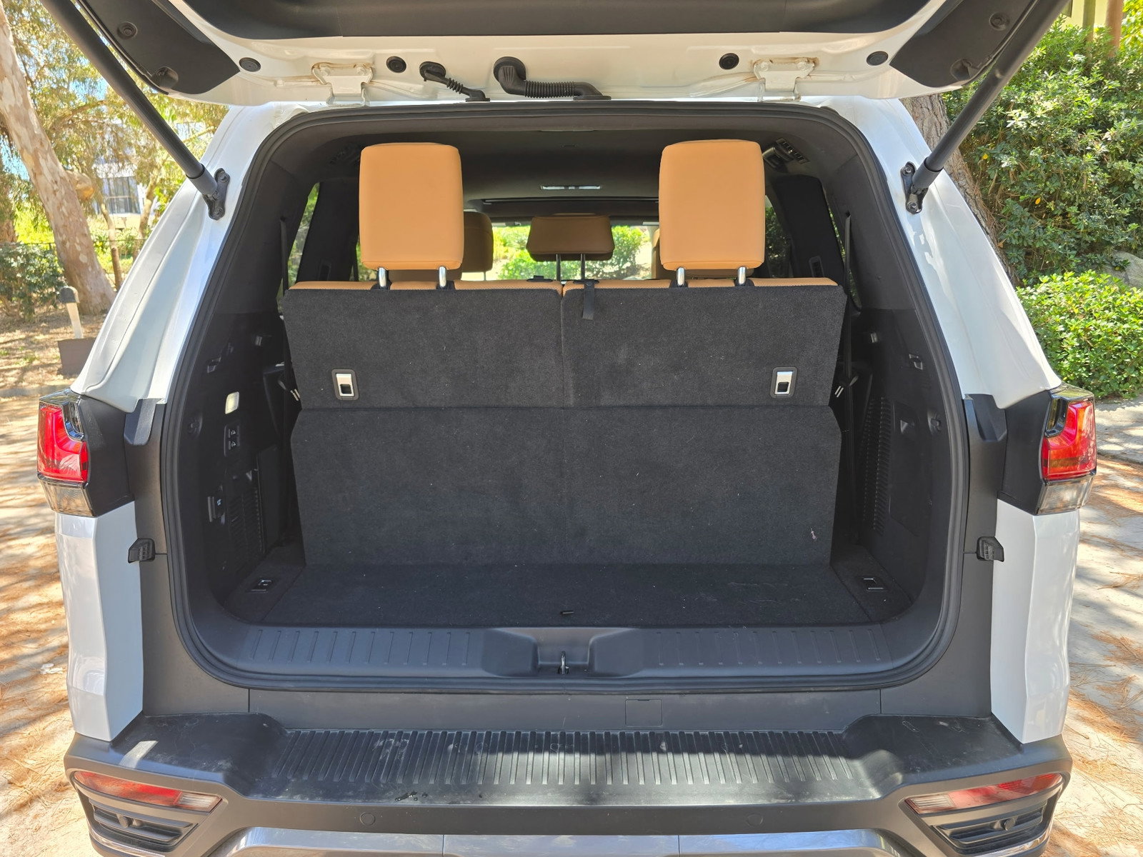 Used 2018 Bentley Bentayga AWD/4WD image 55