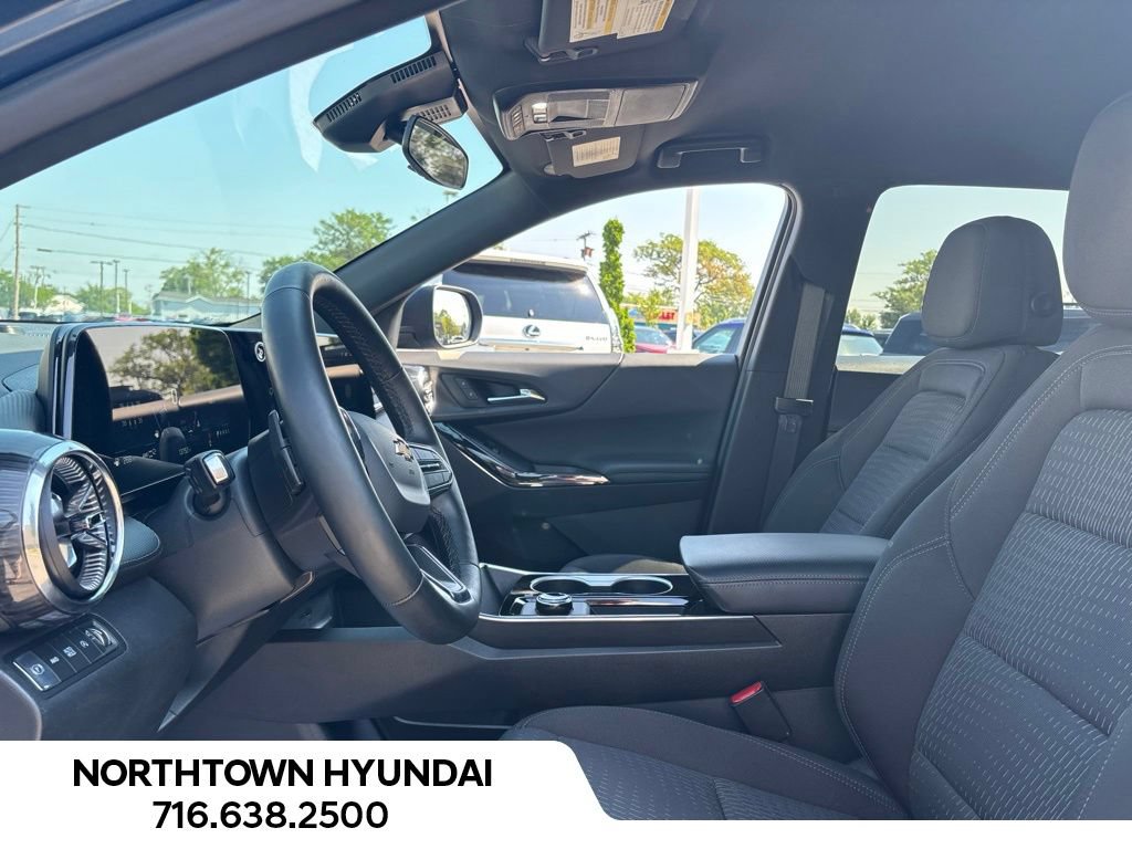 Used 2026 Chevrolet Equinox LT AWD/4WD image 11