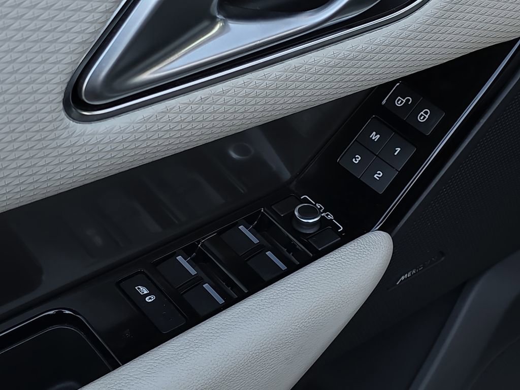 Used 2019 Land Rover Range Rover Velar S image 32