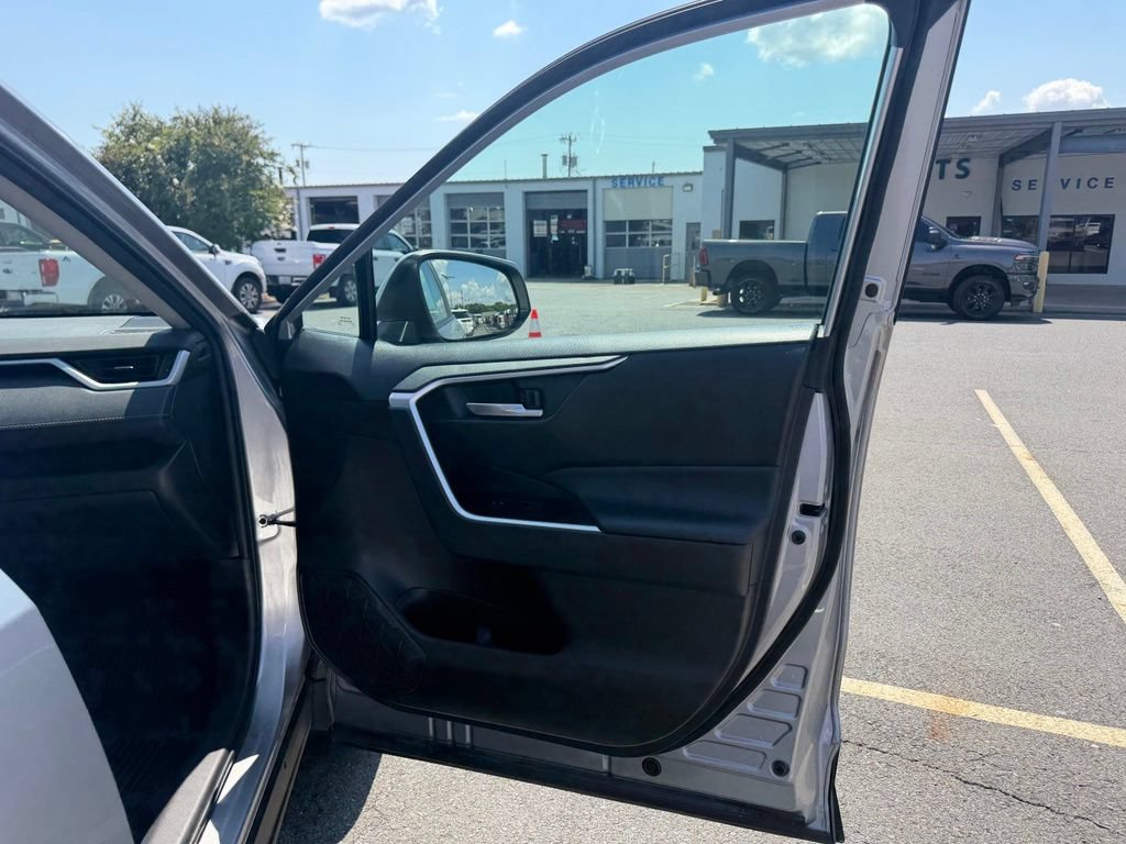 Used 2023 Toyota RAV4 XLE FWD image 28