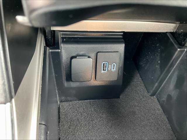 Used 2023 Ford Explorer XLT w/ Equipment Group 202A RWD image 18