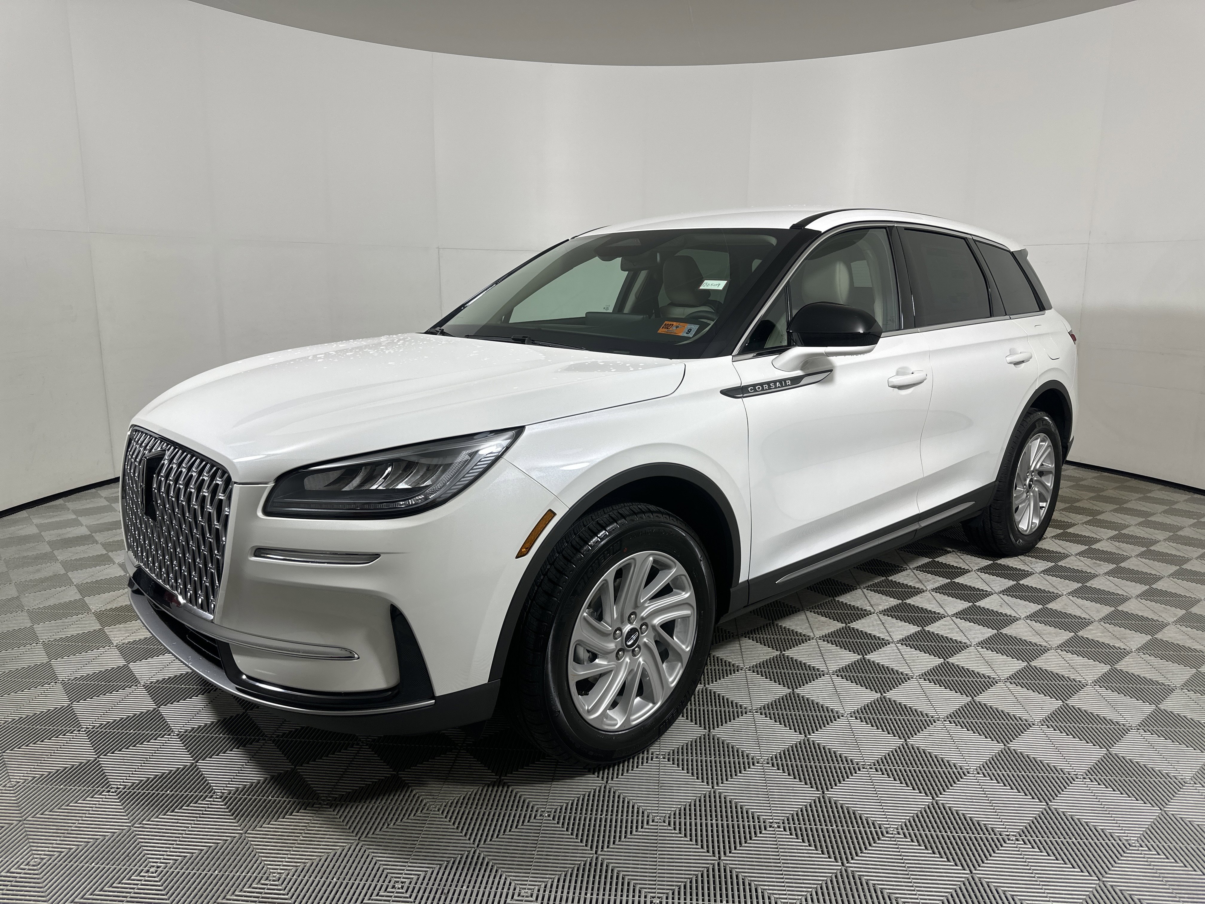 New 2025 Lincoln Corsair AWD image 3