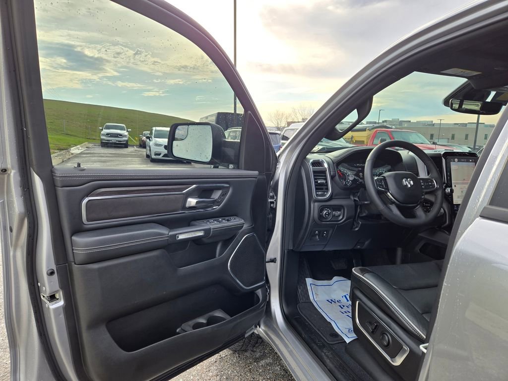 Used 2025 RAM 1500 Laramie w/ Sport Appearance Package AWD/4WD image 14