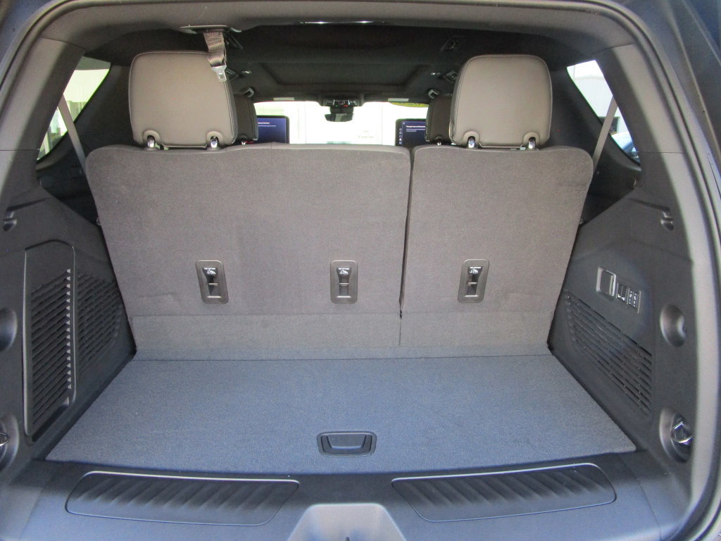 New 2026 GMC Yukon Elevation w/ Elevation Premium Package RWD image 13