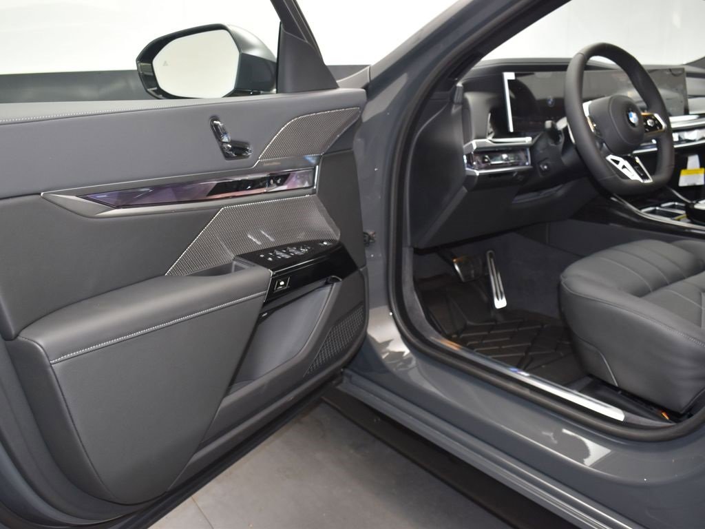 New 2026 BMW 740i w/ Executive Package image 11