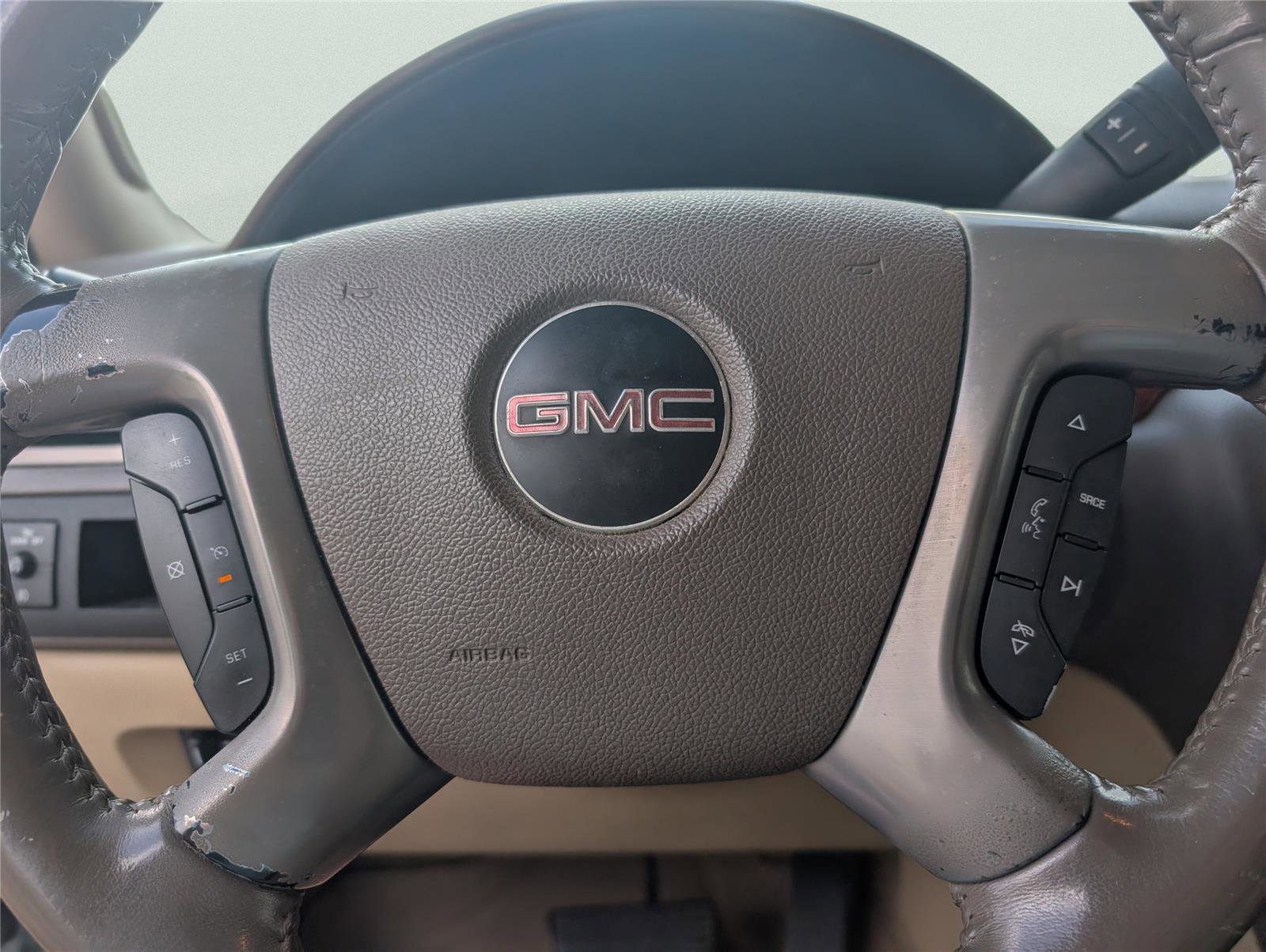 Used 2011 GMC Yukon XL SLT w/ SLT-2 Equipment Package image 13