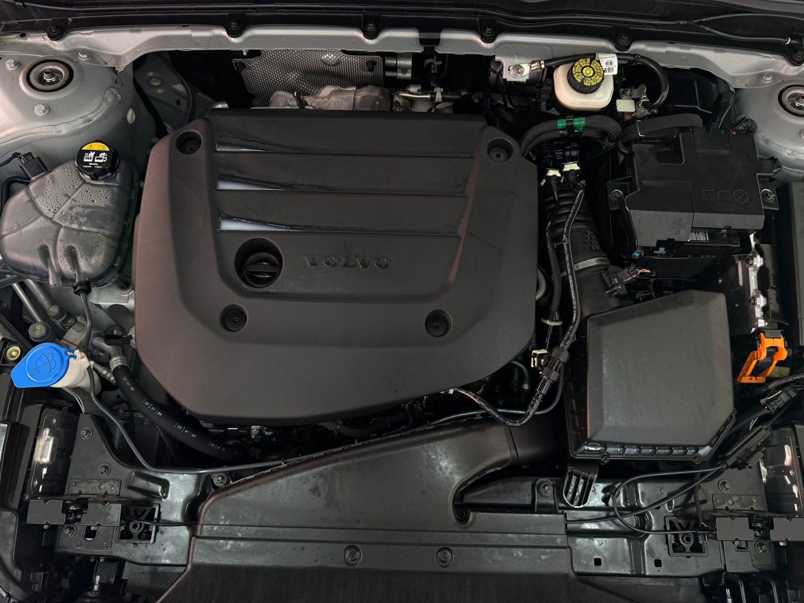 Used 2024 Volvo XC40 B5 Plus image 32