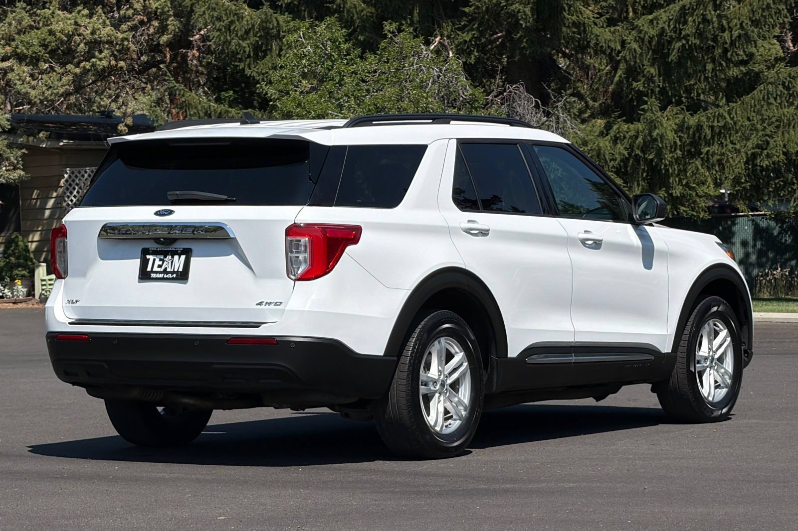 Used 2021 Ford Explorer XLT AWD/4WD image 4