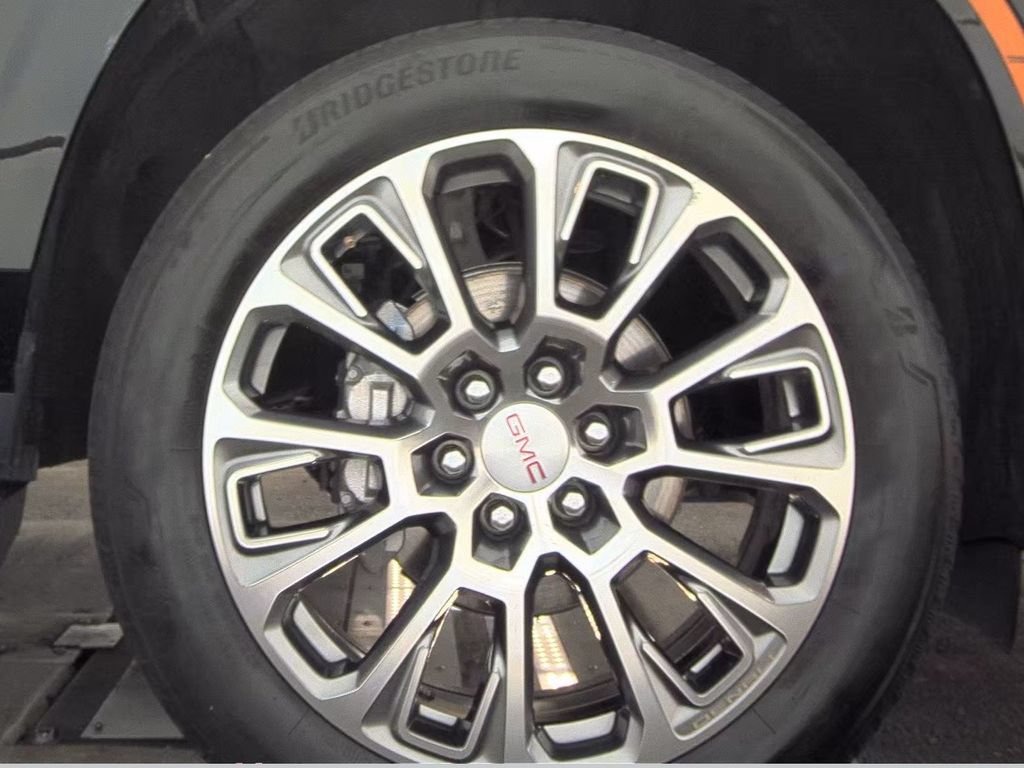 Used 2025 GMC Yukon XL Denali AWD/4WD image 10
