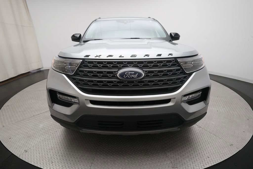 Used 2023 Ford Explorer XLT w/ Equipment Group 202A AWD/4WD image 11