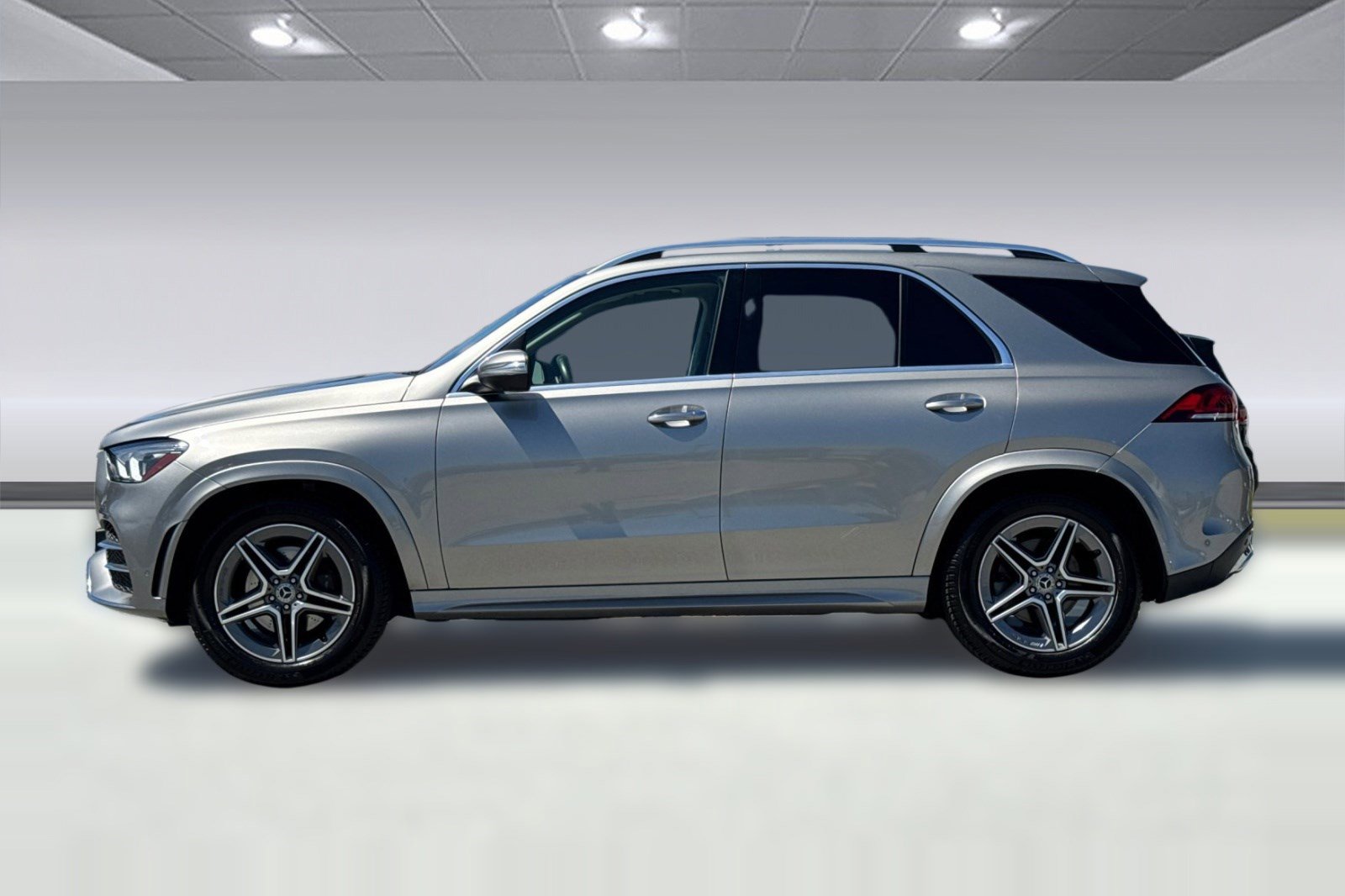 Used 2020 Mercedes-Benz GLE 350 4MATIC image 2