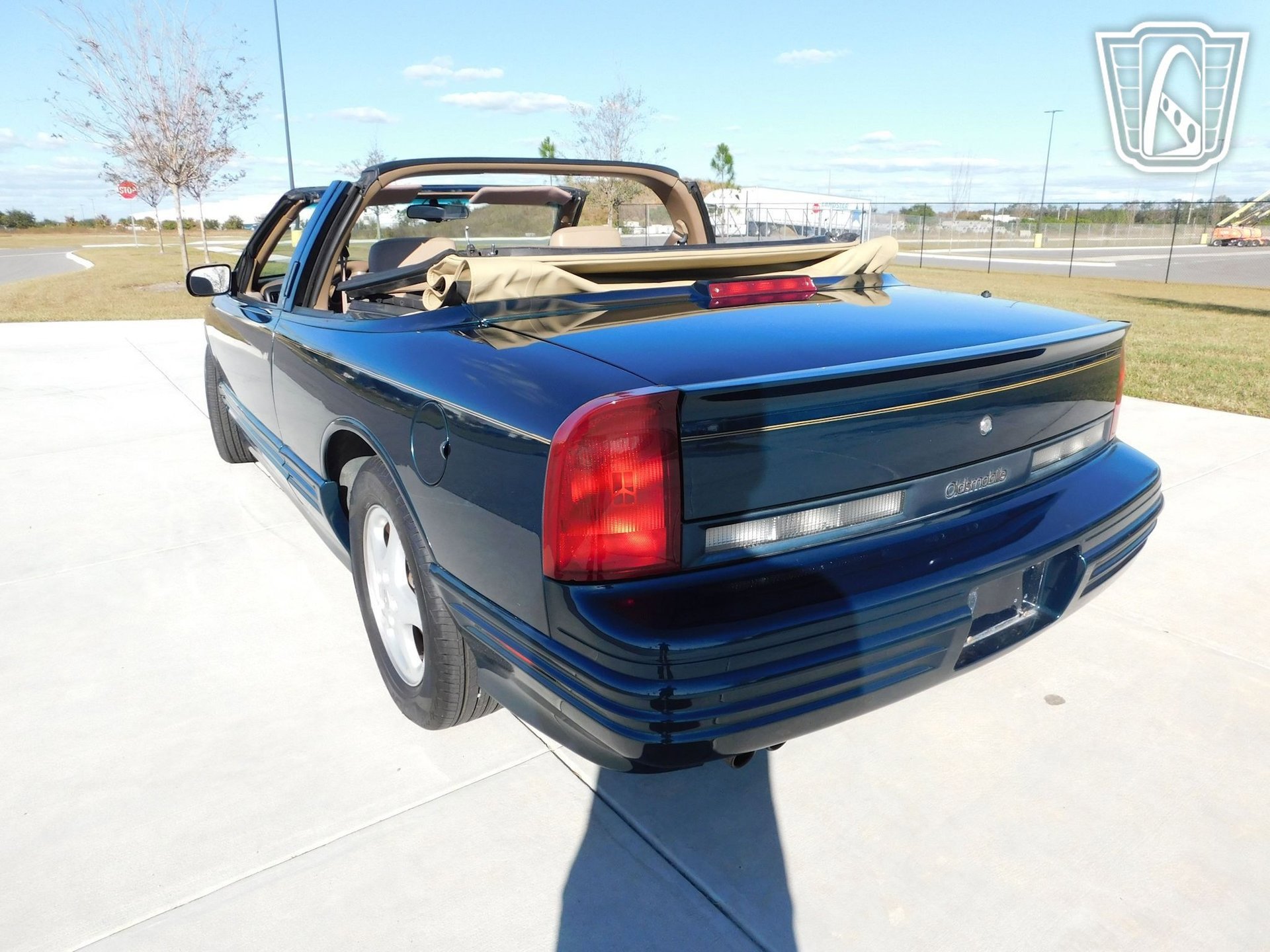 Used 1995 Oldsmobile Cutlass Supreme Convertible image 32