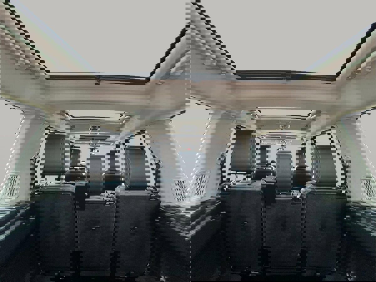 Used 2016 Land Rover LR4 image 24