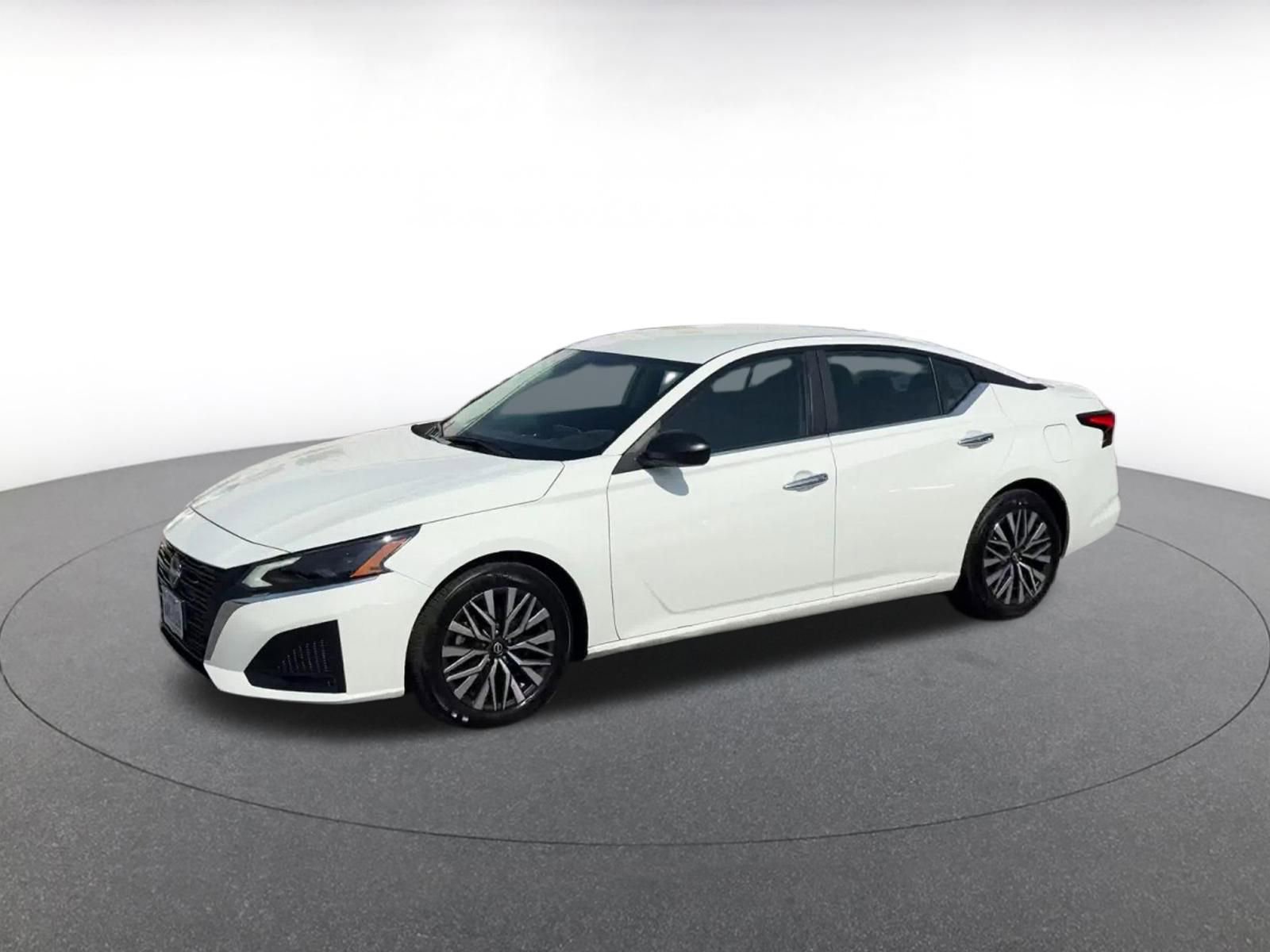 Used 2025 Nissan Altima 2.5 SV image 8