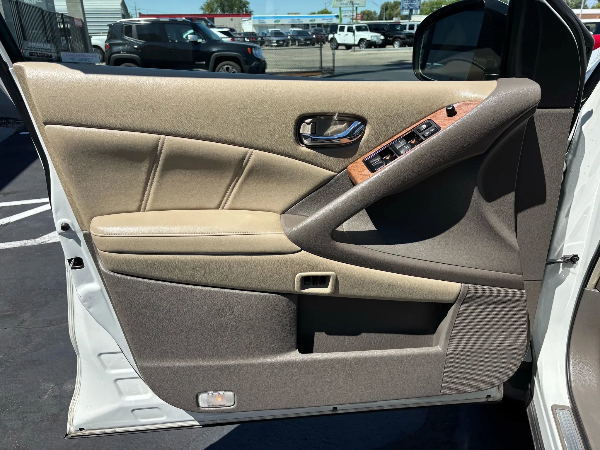 Used 2011 Nissan Murano LE w/ Navigation Pkg image 13