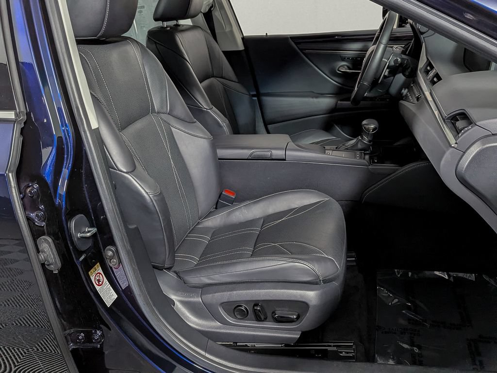 Used 2019 Lexus ES 350 Ultra Luxury w/ Accessory Package FWD image 25