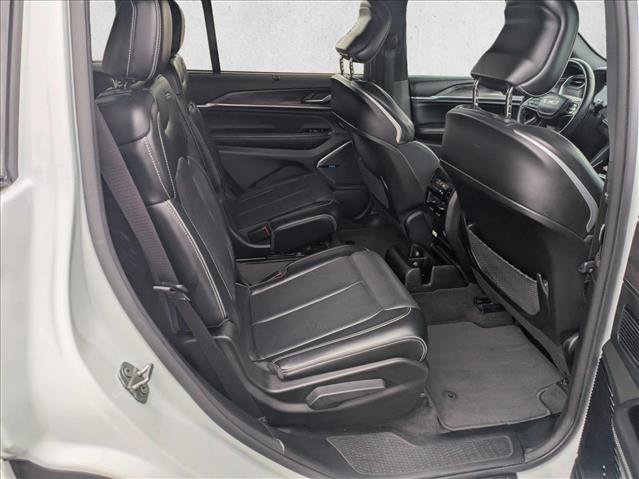 Used 2021 Jeep Grand Cherokee L Overland w/ Luxury Tech Group IV AWD/4WD image 18